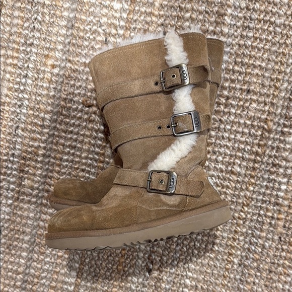 UGG Girls Tan Suede Boots With Fur Lining and Buckles - Picture 1 of 12